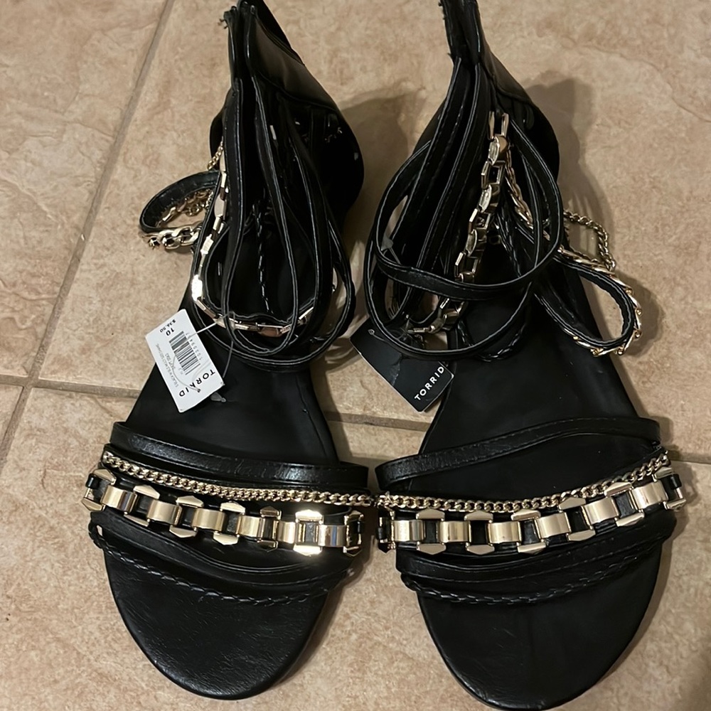 NWT TORRID GLADIATOR SANDALS w GOLD METAL DETAIL